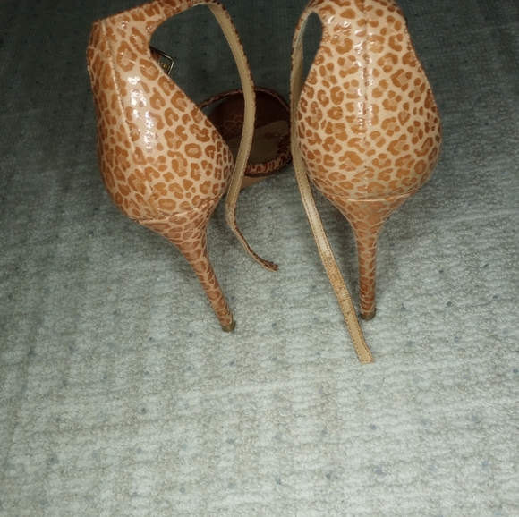 Women's banana republic tan/nude cheetah print strappy heels - Picture 10 of 15